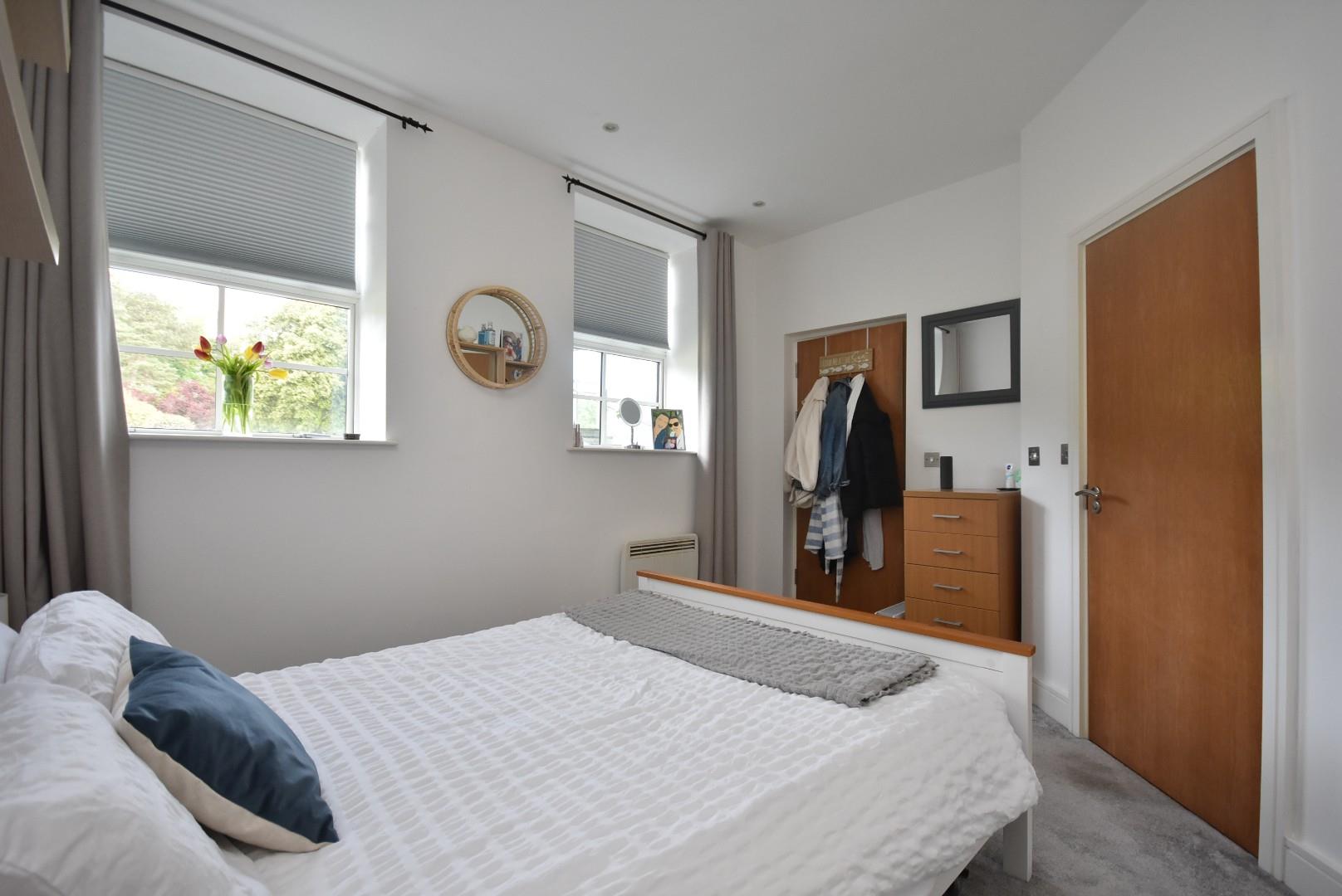 8 Woodlands, Hayes Point, Sully, CF64 5QE